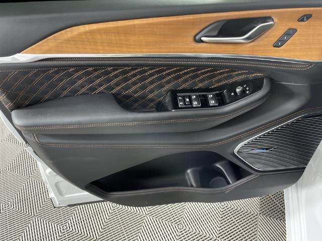 2023 Jeep Grand Cherokee L Vehicle Photo in GILBERT, AZ 85297-0402