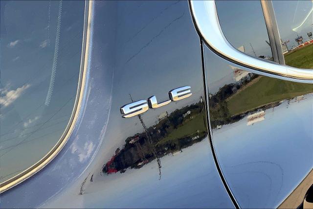 2022 GMC Acadia Vehicle Photo in TOPEKA, KS 66609-0000