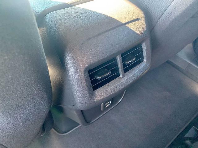 2022 Chevrolet Equinox Vehicle Photo in MOON TOWNSHIP, PA 15108-2571