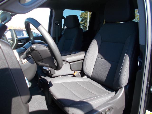 2024 GMC Sierra 1500 Vehicle Photo in LOWELL, MA 01852-4336