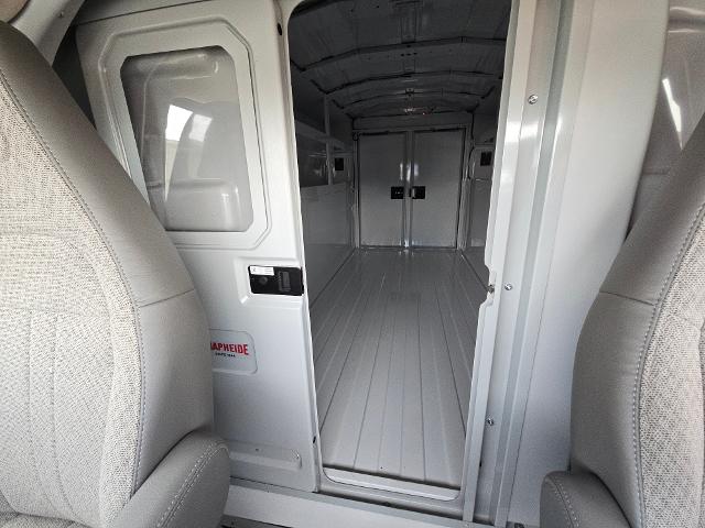 2025 Chevrolet Express Commercial Cutaway Vehicle Photo in INDEPENDENCE, MO 64055-1314