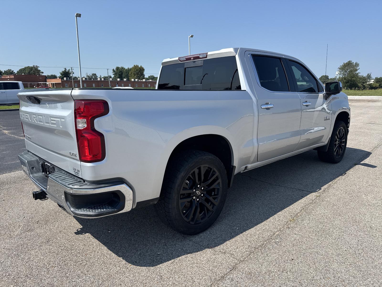View vehicle photo 5