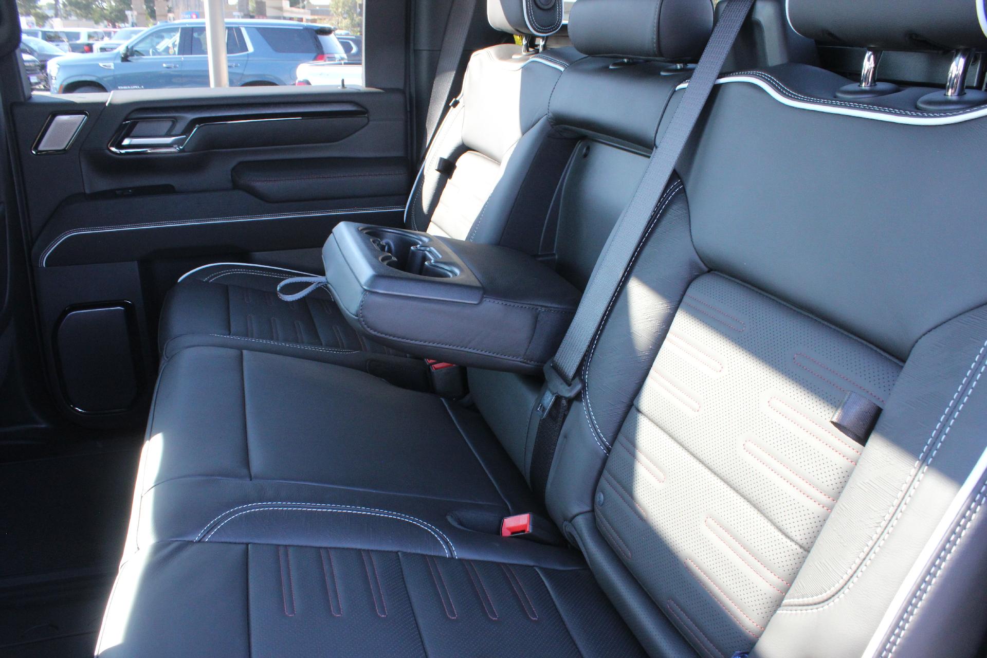 2025 GMC Sierra 2500 HD Vehicle Photo in AURORA, CO 80012-4011