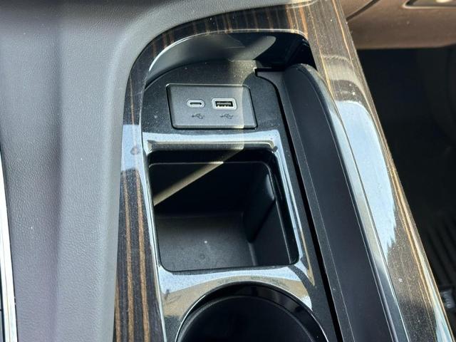 2024 Cadillac Escalade Vehicle Photo in COLUMBIA, MO 65203-3903