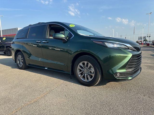 2025 Toyota Sienna Vehicle Photo in Jonesboro, AR 72404
