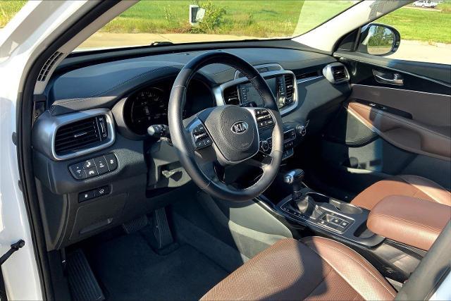 2019 Kia Sorento Vehicle Photo in TOPEKA, KS 66609-0000