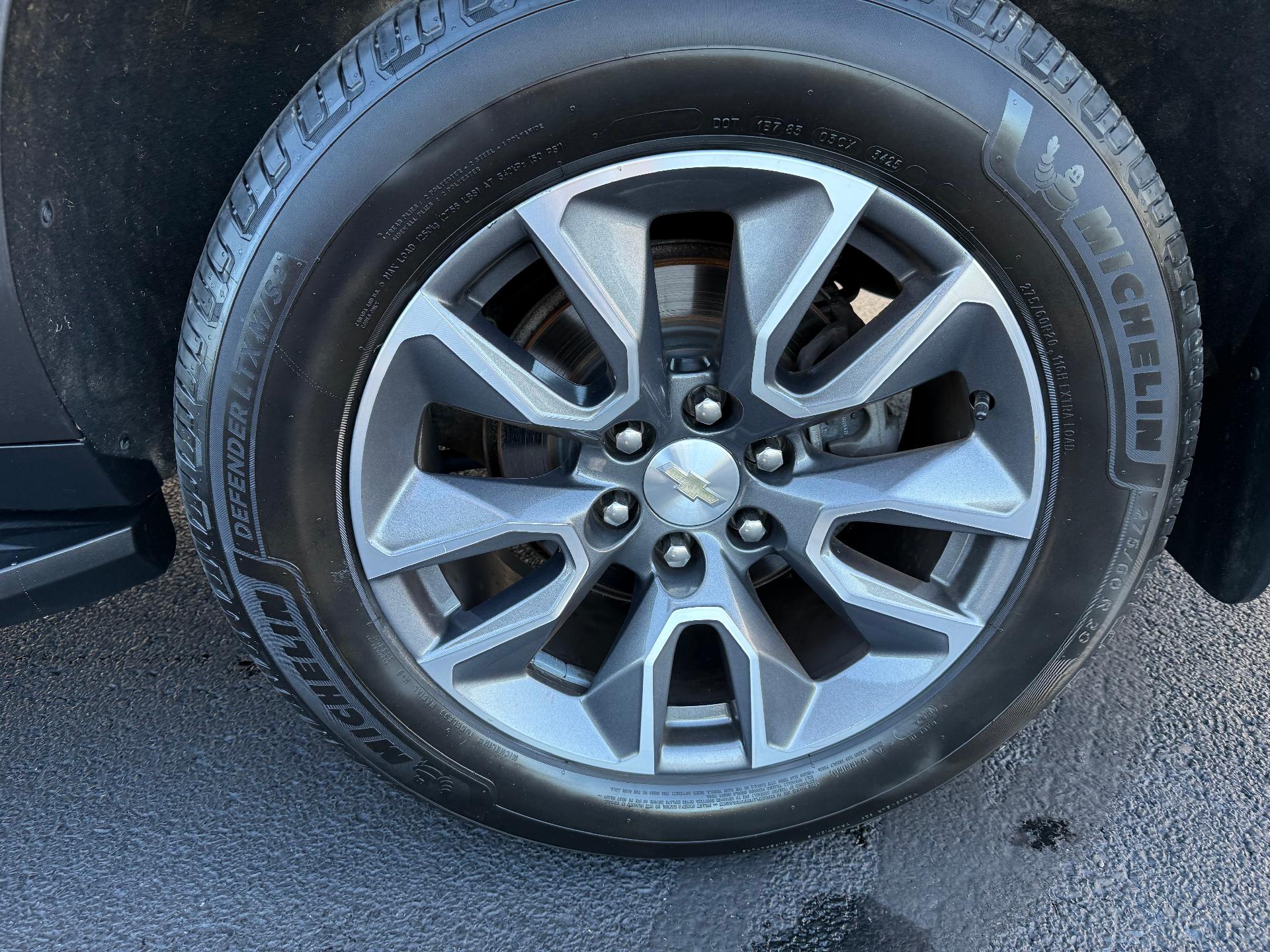 2021 Chevrolet Suburban photo 10 of 27