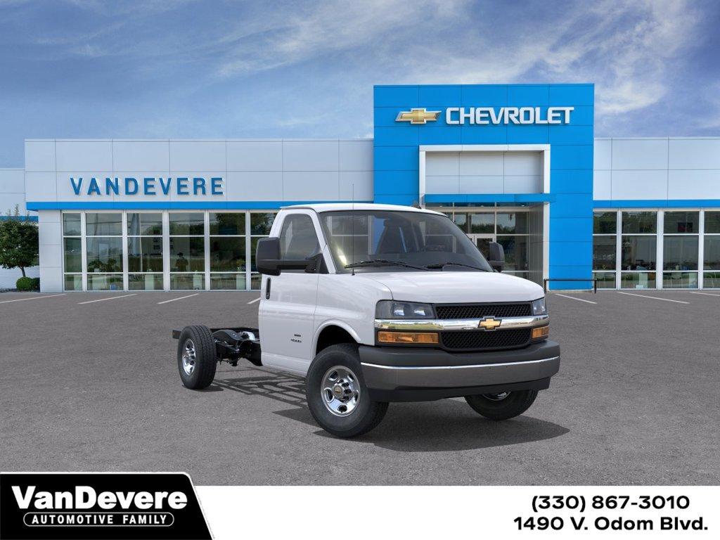 2026 Chevrolet Express Cutaway 3500 Vehicle Photo in AKRON, OH 44320-4088