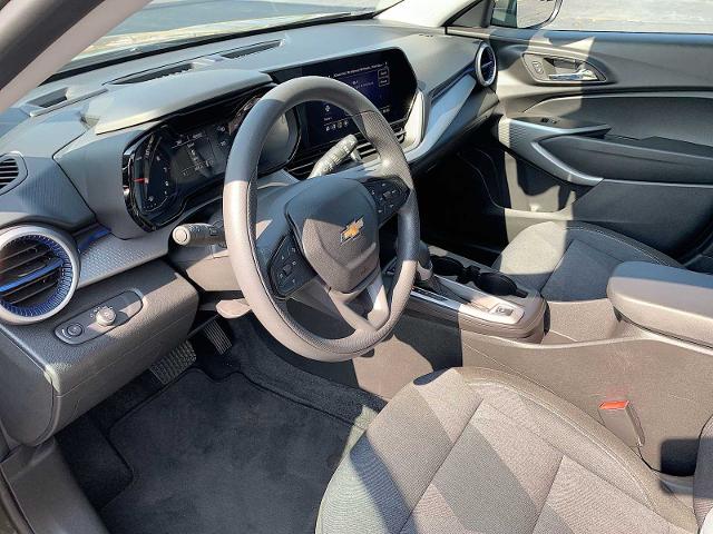 2024 Chevrolet Trax Vehicle Photo in MOON TOWNSHIP, PA 15108-2571