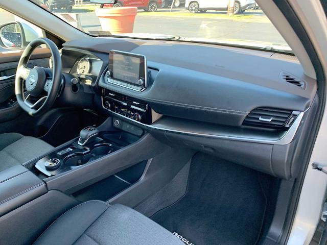 2022 Nissan Rogue Vehicle Photo in MOON TOWNSHIP, PA 15108-2571