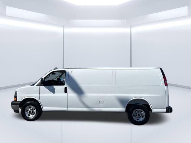 2025 GMC Savana Cargo 3500 Vehicle Photo in SAINT CLAIRSVILLE, OH 43950-8512