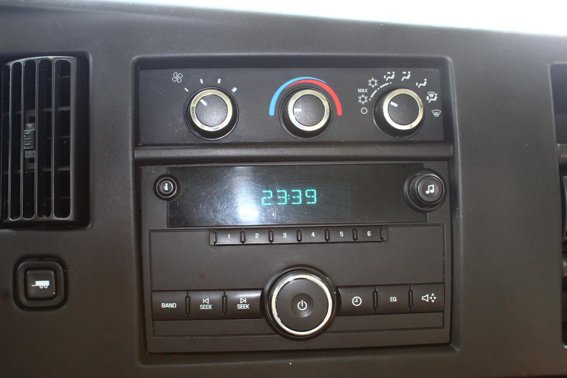 2014 Chevrolet Express Cutaway 3500 Vehicle Photo in NORTHAMPTON, MA 01060-1120