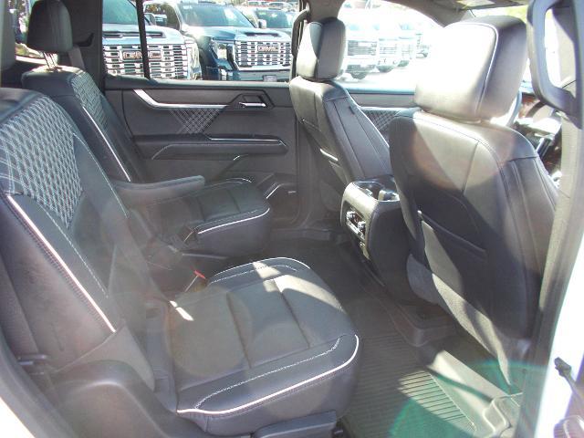 2024 GMC Acadia Vehicle Photo in LOWELL, MA 01852-4336