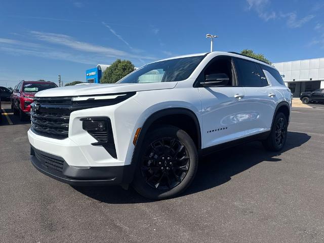 Summit White 2026 Chevrolet Traverse SUV / Crossover Front-Wheel Drive Automatic