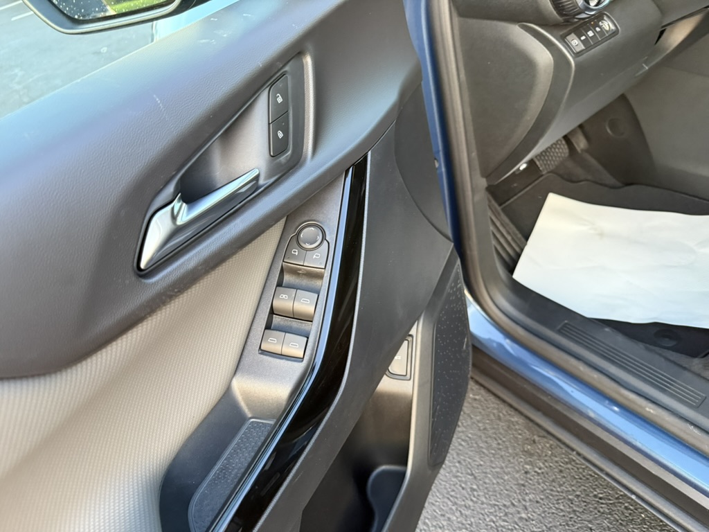 2027 Chevrolet Equinox photo 13 of 20