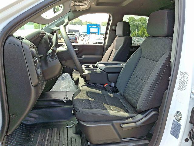2025 Chevrolet Silverado 3500 HD Chassis Cab Vehicle Photo in DANBURY, CT 06810-5034