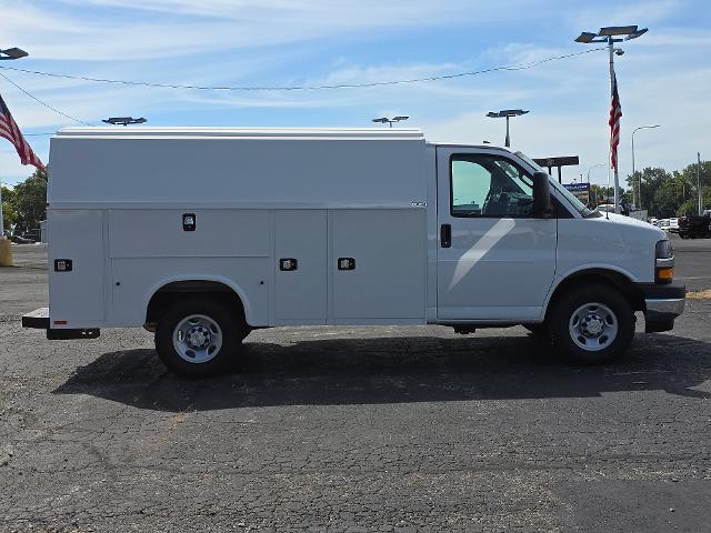 2025 Chevrolet Express Commercial Cutaway Vehicle Photo in INDEPENDENCE, MO 64055-1314