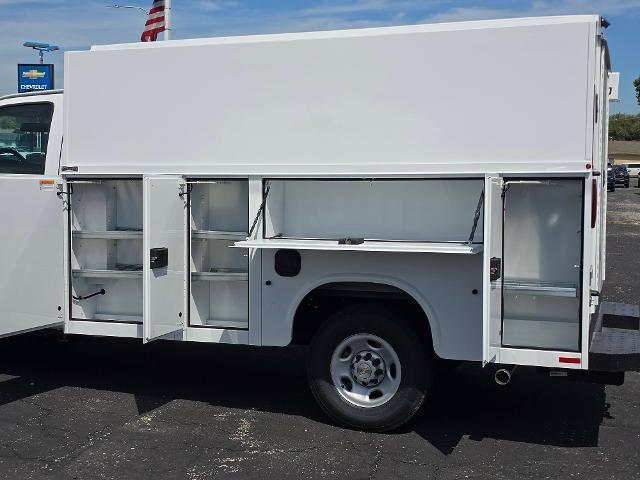 2025 Chevrolet Express Commercial Cutaway Vehicle Photo in INDEPENDENCE, MO 64055-1314