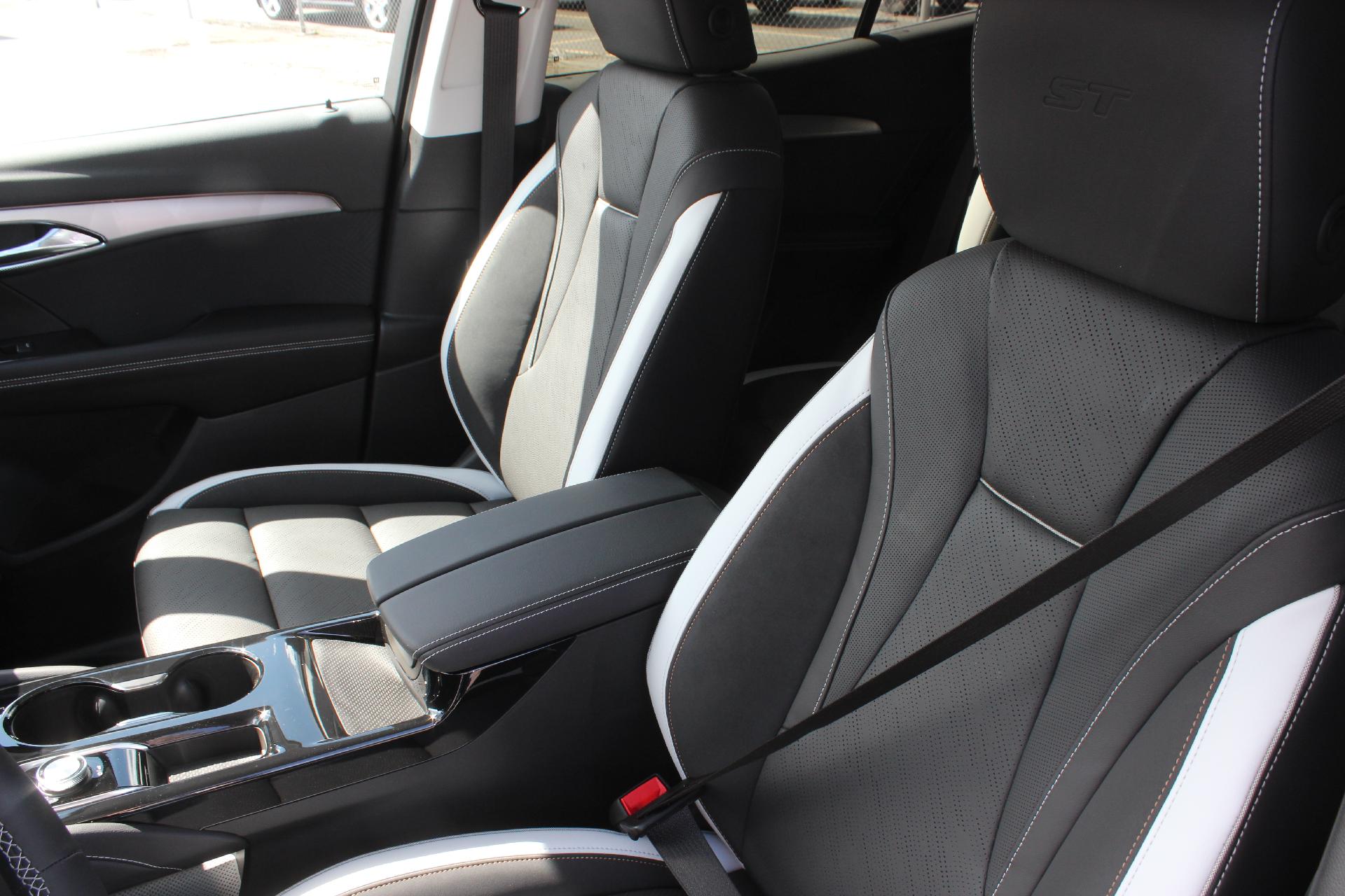 2025 Buick Envision Vehicle Photo in AURORA, CO 80012-4011