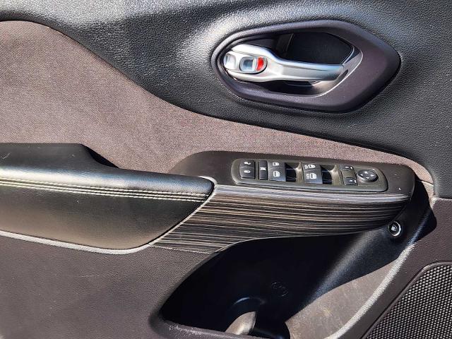2014 Jeep Cherokee Vehicle Photo in DENTON, TX 76210-9321