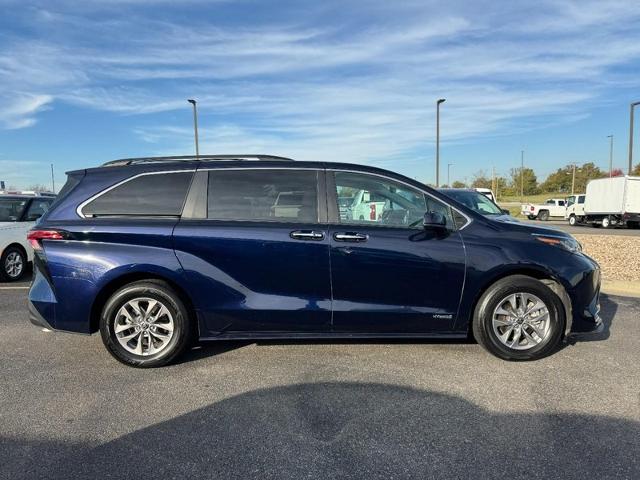 2021 Toyota Sienna Vehicle Photo in COLUMBIA, MO 65203-3903