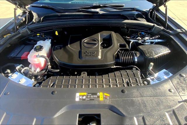 2023 Jeep Grand Cherokee L Vehicle Photo in TOPEKA, KS 66609-0000