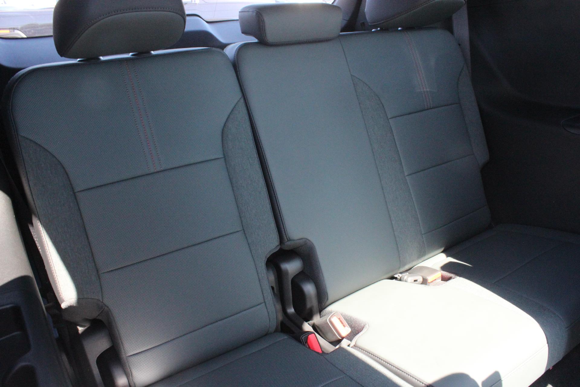 2025 GMC Acadia Vehicle Photo in AURORA, CO 80012-4011