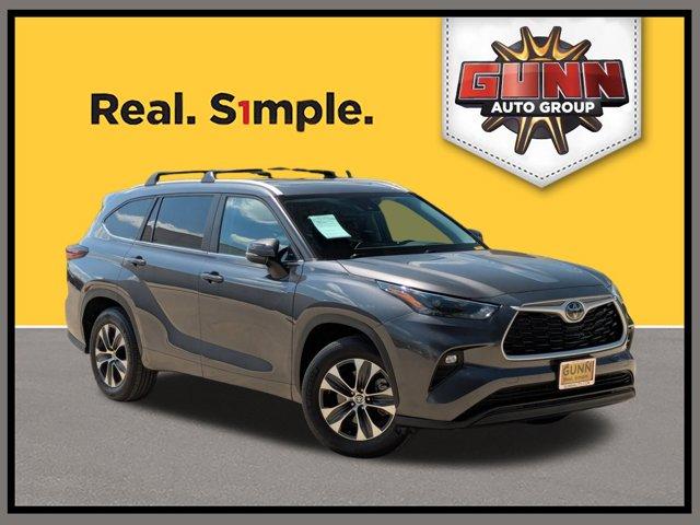 2024 Toyota Highlander Vehicle Photo in SELMA, TX 78154-1459