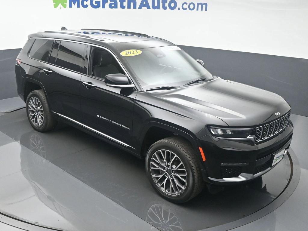 2023 Jeep Grand Cherokee L Vehicle Photo in Cedar Rapids, IA 52402