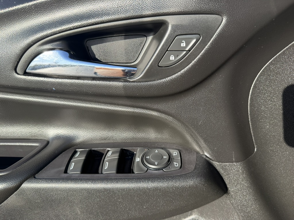 2019 Chevrolet Equinox photo 30 of 36