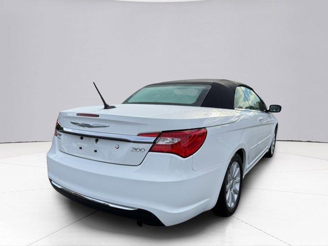2011 Chrysler 200 Vehicle Photo in LEOMINSTER, MA 01453-2952