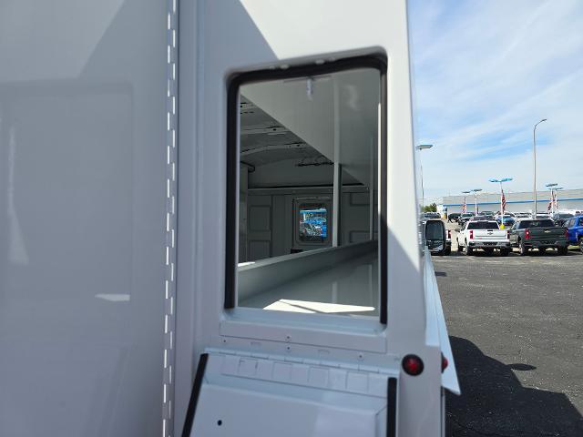 2025 Chevrolet Express Commercial Cutaway Vehicle Photo in INDEPENDENCE, MO 64055-1314