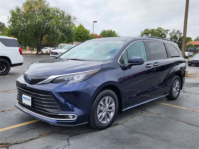 2024 Toyota Sienna Vehicle Photo in AURORA, CO 80012-4011