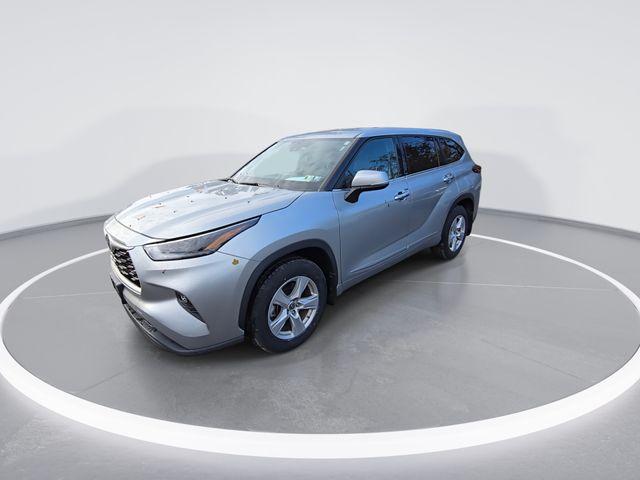 2022 Toyota Highlander Vehicle Photo in Pleasant Hills, PA 15236
