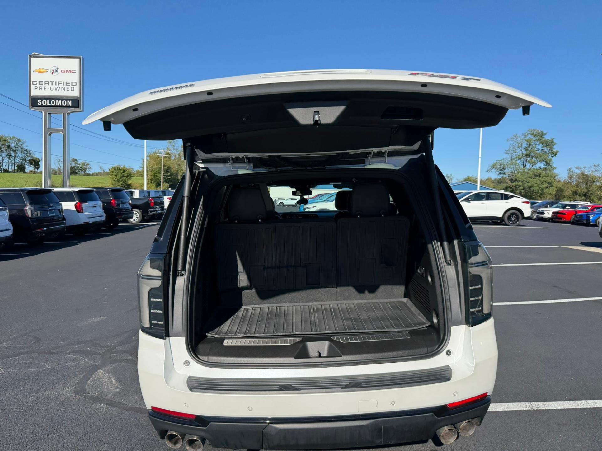 2025 Chevrolet Tahoe photo 12 of 40