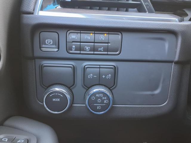 2025 Chevrolet Suburban Vehicle Photo in Denton, TX 76205
