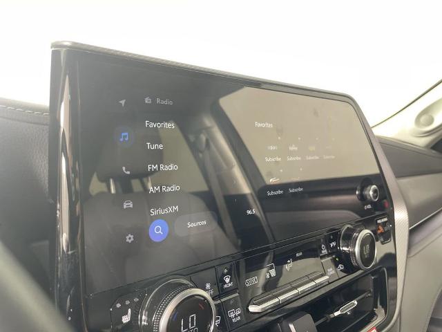 2024 Toyota Highlander Vehicle Photo in GILBERT, AZ 85297-0402