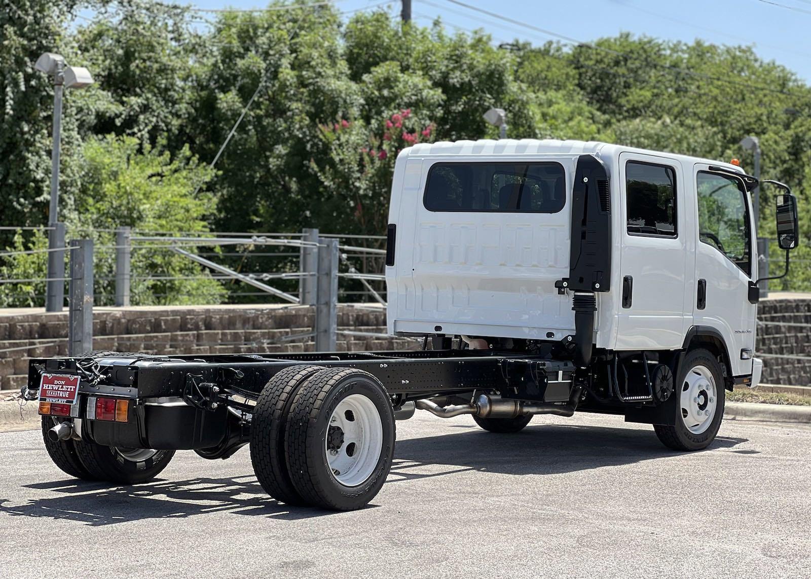 2025 Chevrolet Low Cab Forward 5500 XG Vehicle Photo in GEORGETOWN, TX 78626-7508