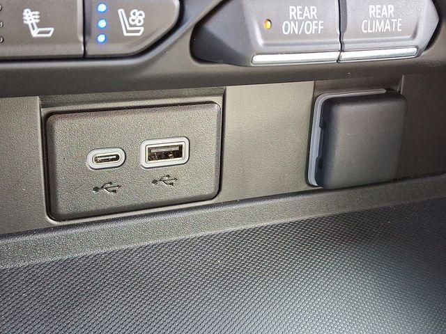 2024 Chevrolet Suburban Vehicle Photo in DANBURY, CT 06810-5034