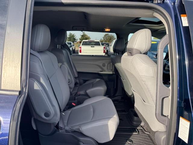 2021 Toyota Sienna Vehicle Photo in COLUMBIA, MO 65203-3903
