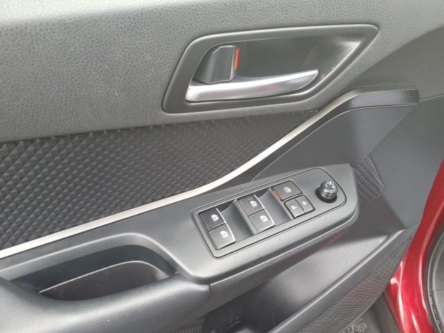 2018 Toyota C-HR photo 9 of 20