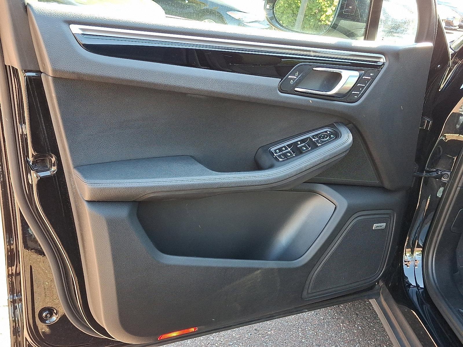 2021 Porsche Macan Vehicle Photo in Willow Grove, PA 19090