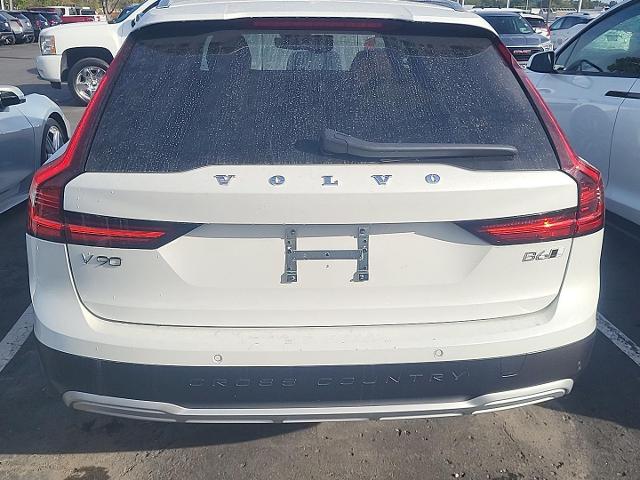2025 Volvo V90 Cross Country Vehicle Photo in KANSAS CITY, MO 64114-4545