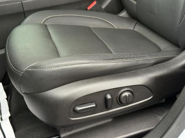2017 GMC Acadia Vehicle Photo in COLUMBIA, MO 65203-3903
