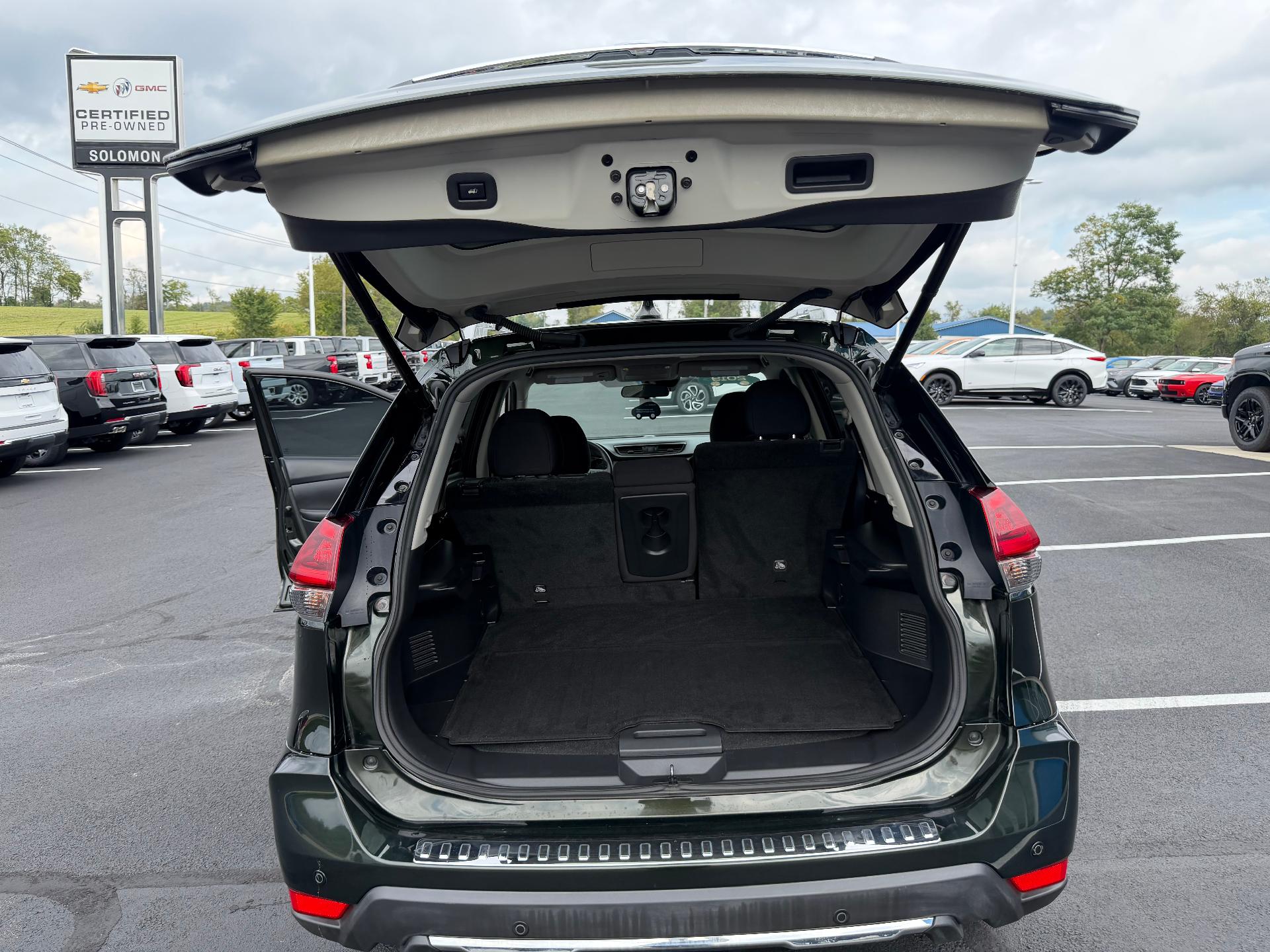 2019 Nissan Rogue photo 14 of 36