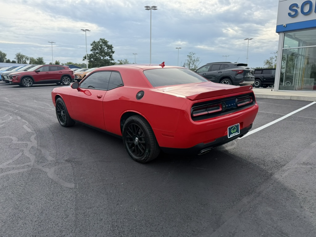 2019 Dodge Challenger SXT AWD - 3