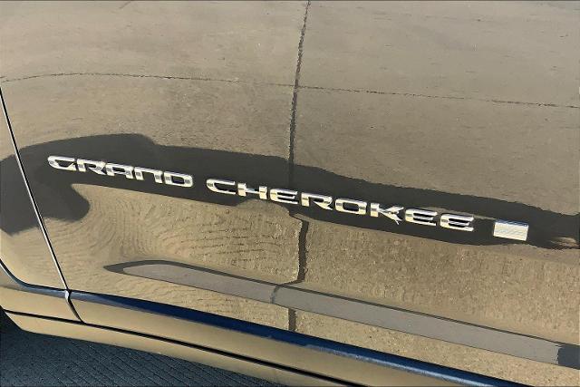 2022 Jeep Grand Cherokee Vehicle Photo in TOPEKA, KS 66609-0000
