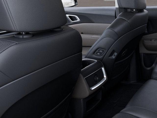 2025 Kia Carnival Hybrid Vehicle Photo in Westbrook, ME 04092