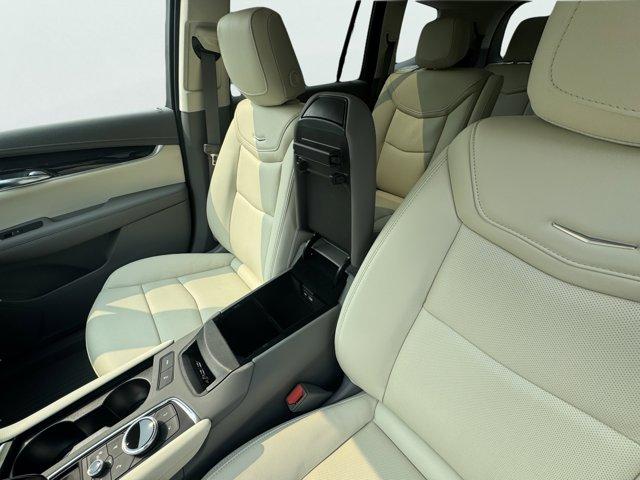 2025 Cadillac XT6 Vehicle Photo in LEOMINSTER, MA 01453-2952