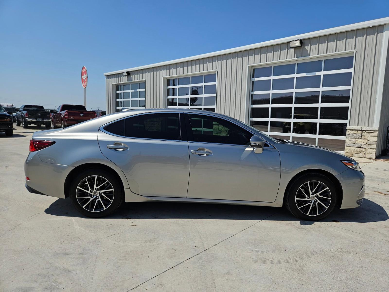 2017 Lexus ES 350 Vehicle Photo in Seguin, TX 78155